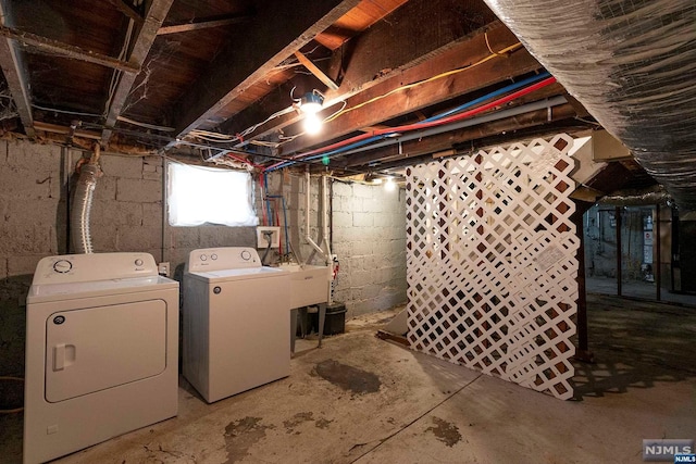 basement featuring sink and washing machine and clothes dryer