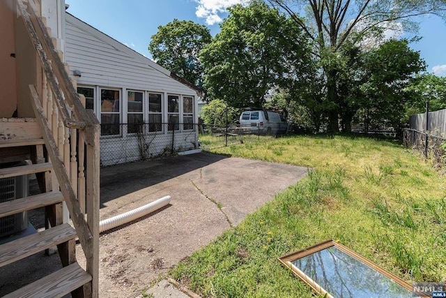 view of yard featuring a patio