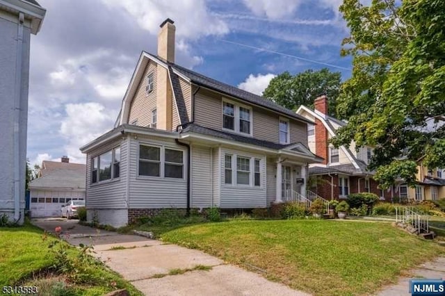 view of front of property with a front yard