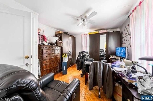 office area with light hardwood / wood-style flooring and ceiling fan