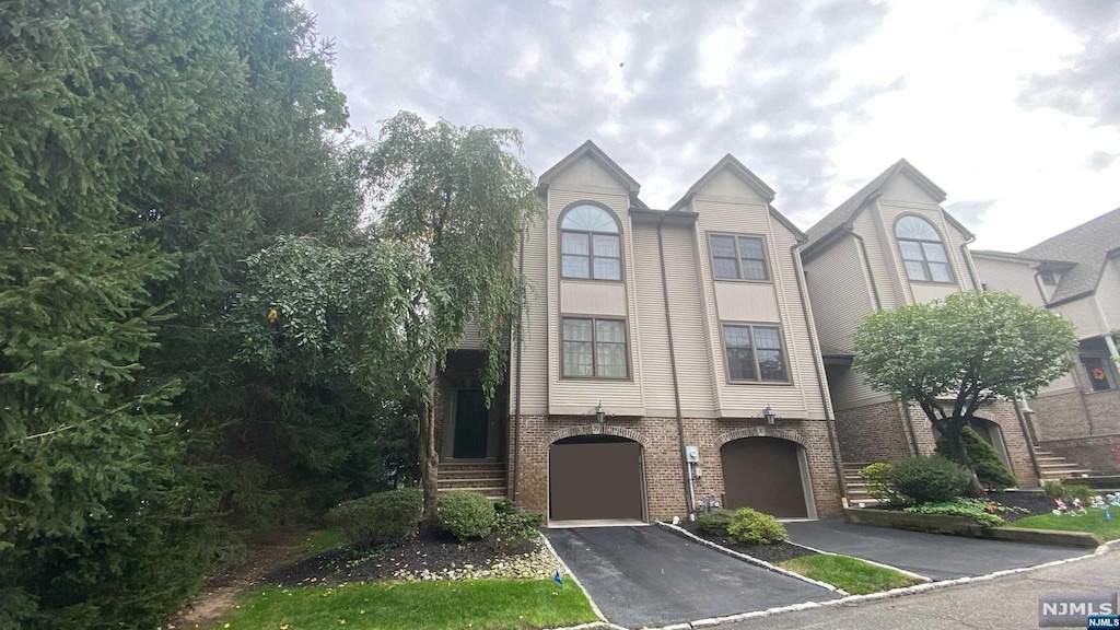 29 Jordan Dr, River Edge, NJ 07661