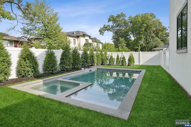 view of swimming pool featuring an in ground hot tub and a yard