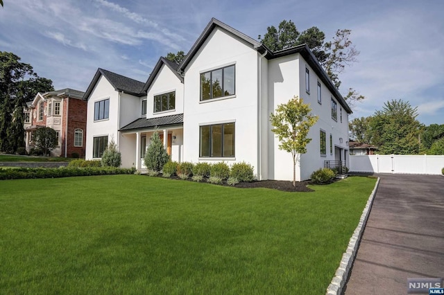 view of front of property with a front yard