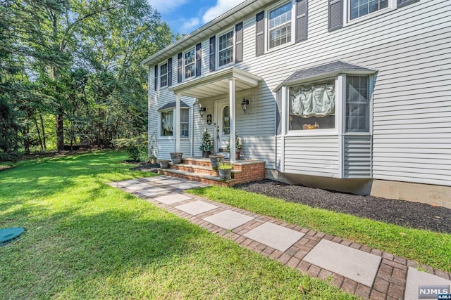 view of front facade with a front lawn