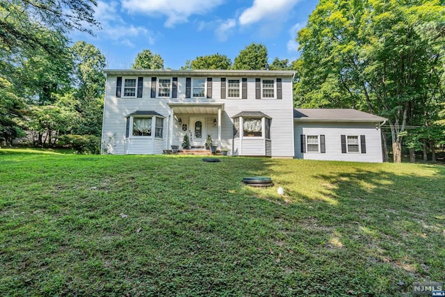 colonial home featuring a front yard