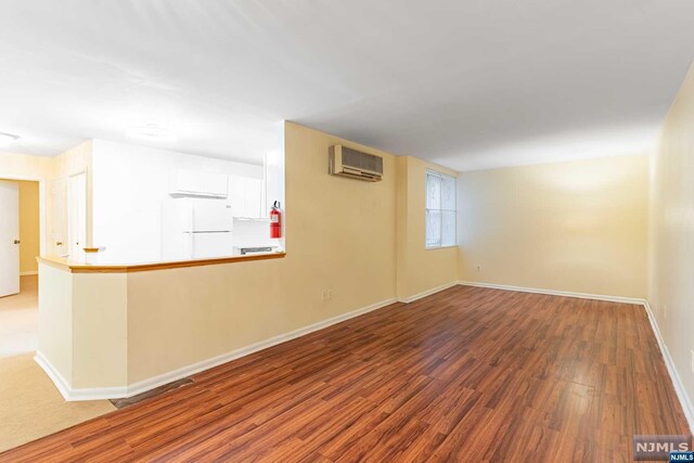 Listing photo 3 for 19-31 Lyons Ave Unit 111, Newark NJ 07112