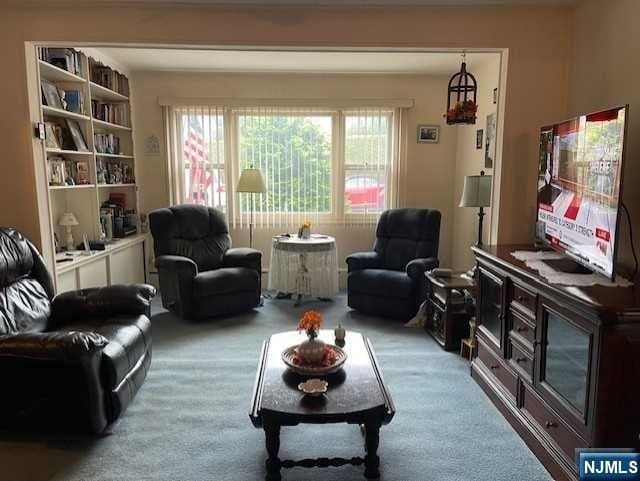 sitting room with carpet flooring