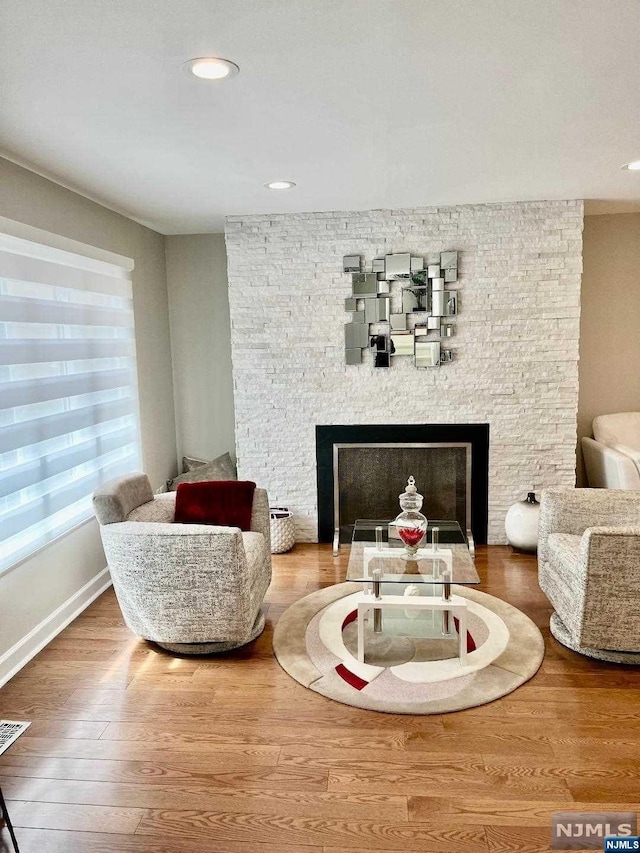 living area featuring hardwood / wood-style floors and a fireplace