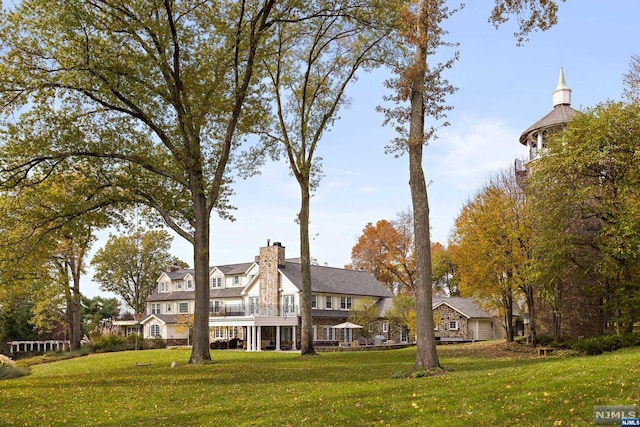 view of front of house with a front yard