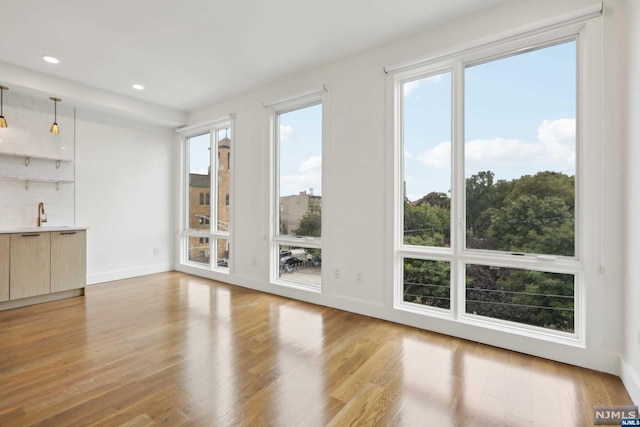 Listing photo 2 for 250 Van Horne St Unit 4, Jersey City NJ 07304