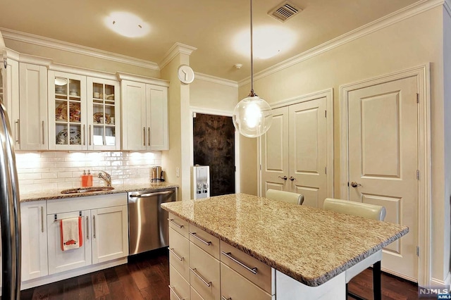 kitchen with pendant lighting, dishwasher, a kitchen breakfast bar, sink, and dark hardwood / wood-style floors