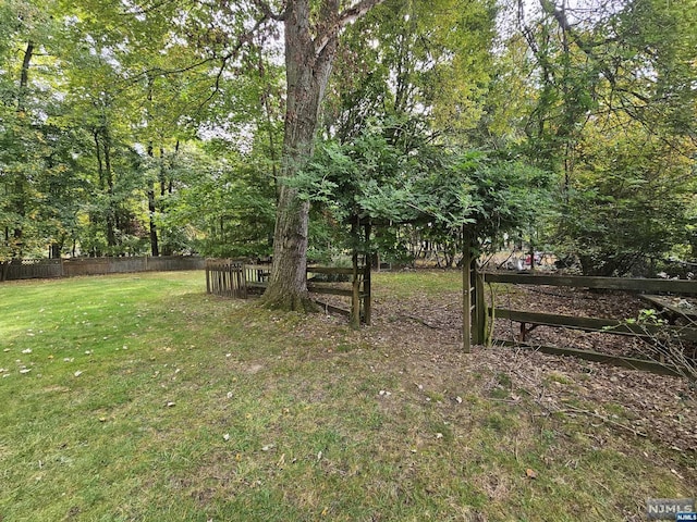 Listing photo 3 for 48 New Read St, Pequannock Township NJ 07440