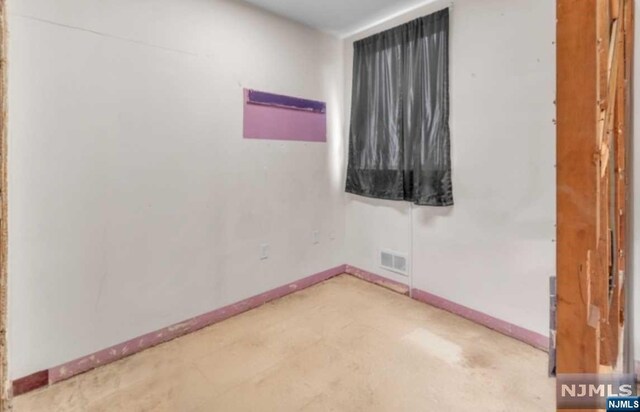 spare room featuring concrete floors