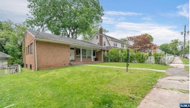 view of front of property with covered porch and a front lawn