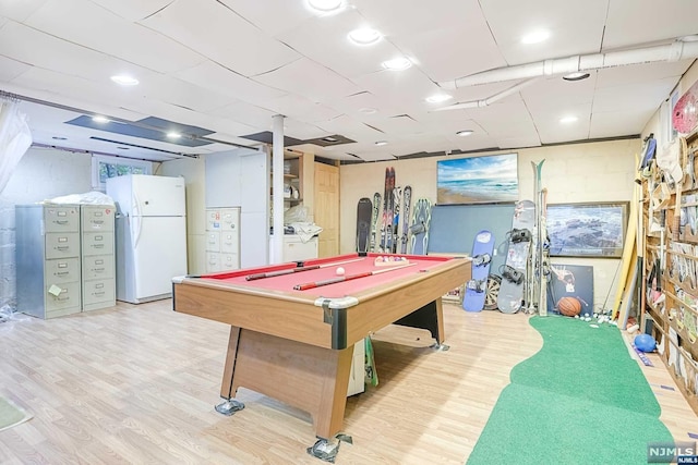 playroom featuring light wood-type flooring and billiards