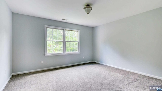 unfurnished room with carpet