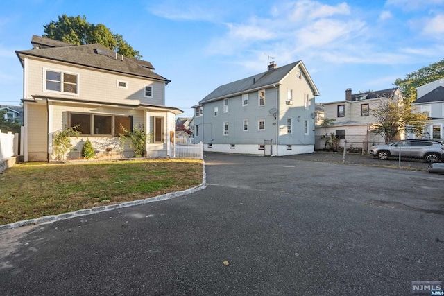 view of front of property with a front lawn