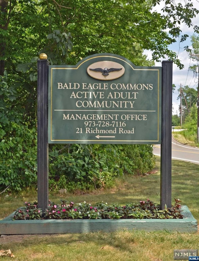 view of community / neighborhood sign