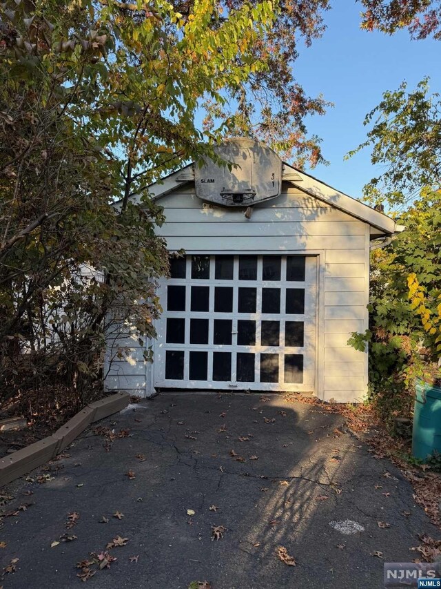 415 Jefferson Ave, Hasbrouck Heights, NJ 07604 - view of garage