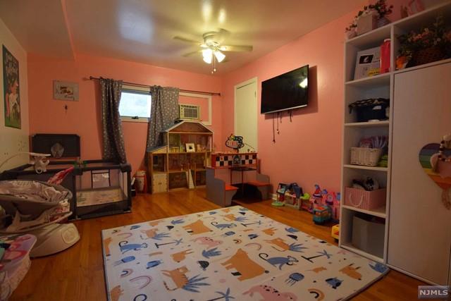 rec room featuring hardwood / wood-style flooring and ceiling fan