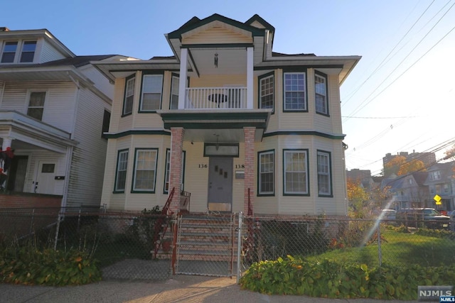 view of front of house with a balcony