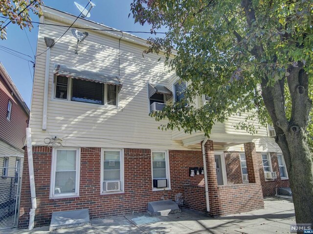 Listing photo 2 for 304 Hope Ave, Clifton NJ 07011