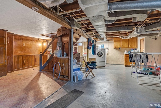 basement featuring washer / dryer