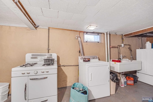 clothes washing area with washer and dryer