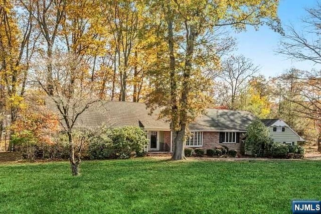 ranch-style house with a front yard