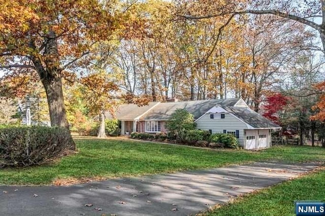 view of front facade with a front yard and a garage