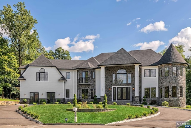 view of front of house with a front yard