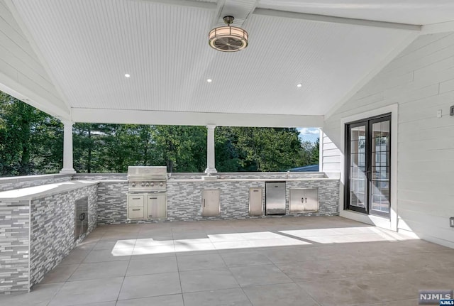 view of patio / terrace featuring an outdoor kitchen and area for grilling