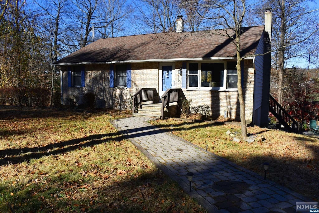 ranch-style house with a front yard