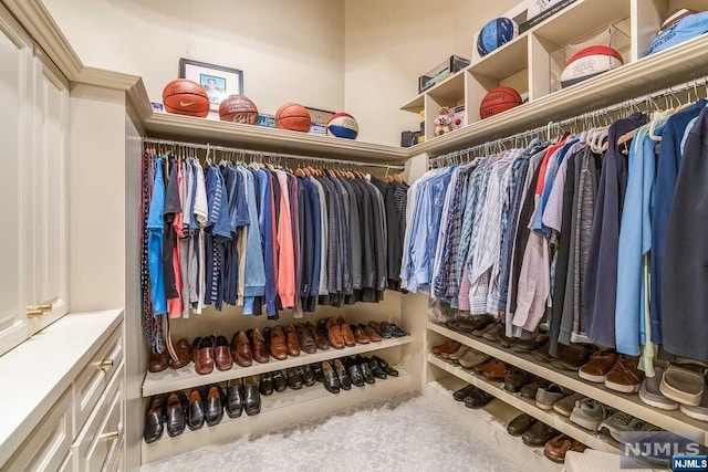 spacious closet featuring carpet