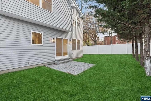 view of yard featuring a patio area