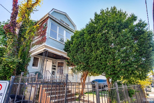 view of front of house featuring a porch