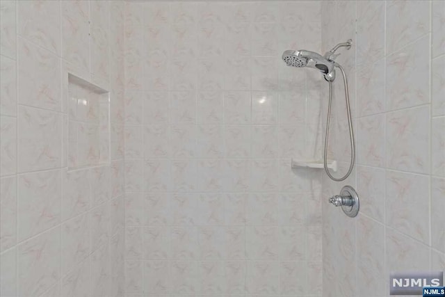 bathroom featuring tiled shower