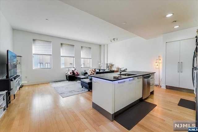 Listing photo 2 for 4 Beacon Way Unit 416, Jersey City NJ 07304