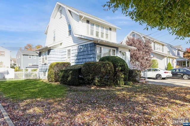 view of front facade with a front lawn