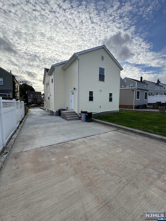 exterior space featuring a lawn