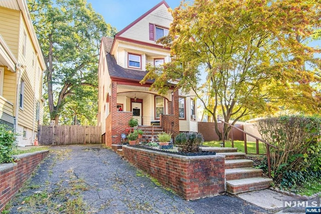 view of front of house featuring a porch