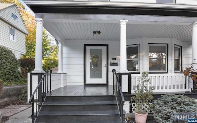 entrance to property featuring a porch