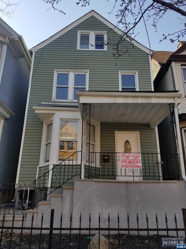 view of front facade with covered porch