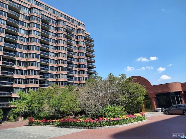 100 Carlyle Dr Unit 9L N, Cliffside Park NJ, 07010, 2 bedrooms, 2.5 baths condo for sale