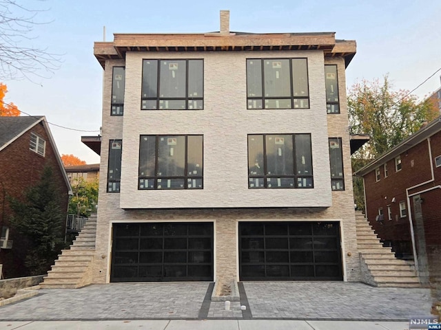 view of front facade featuring a garage