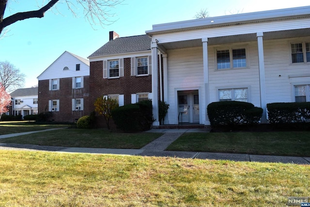 view of front of home featuring covered porch and a front lawn