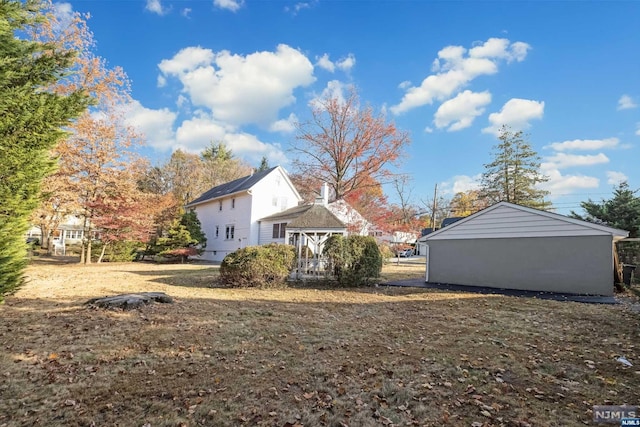 exterior space featuring a lawn