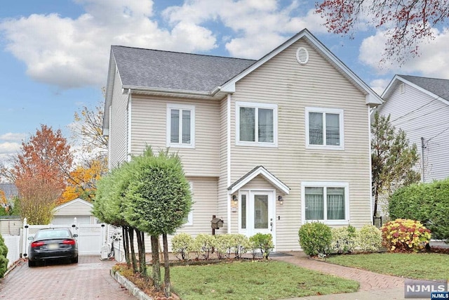 view of front of home featuring a front lawn