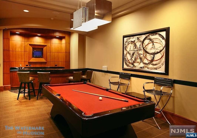 playroom featuring bar and billiards