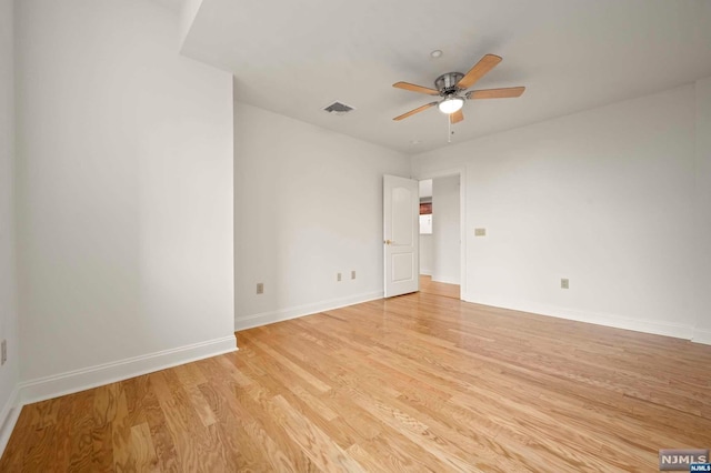 unfurnished room featuring light wood-type flooring and ceiling fan